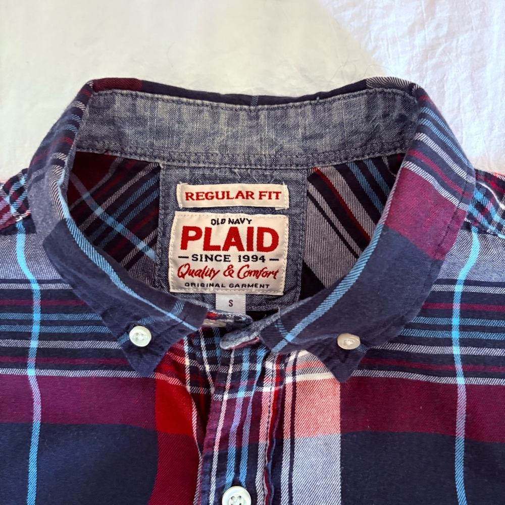Old Navy Regular Fit Plaid Button‑Down Shirt – Size S